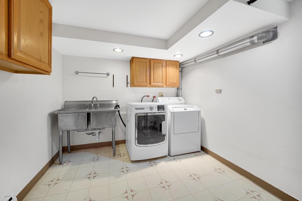 8234 Hickory Ave - Photo 2 of 32