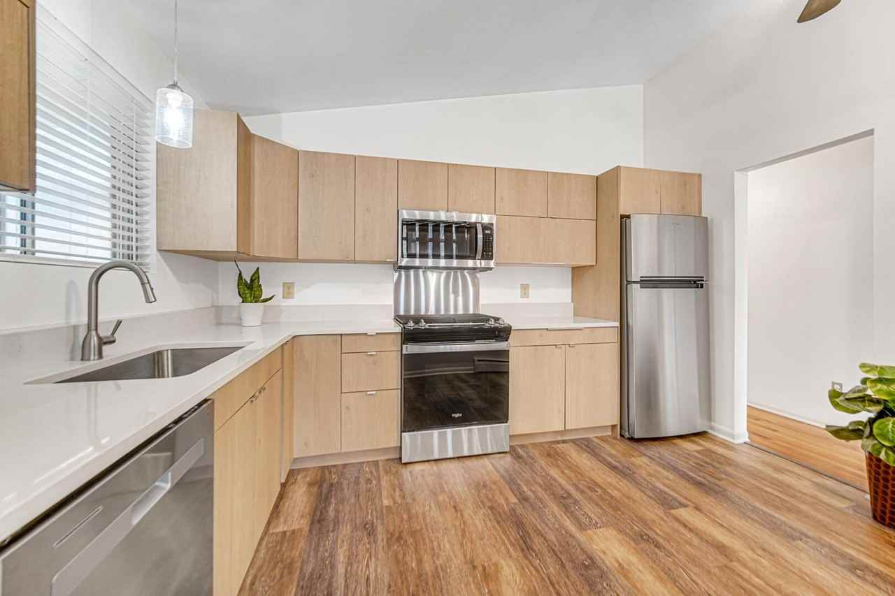 8234 Hickory Ave - Photo 5 of 32