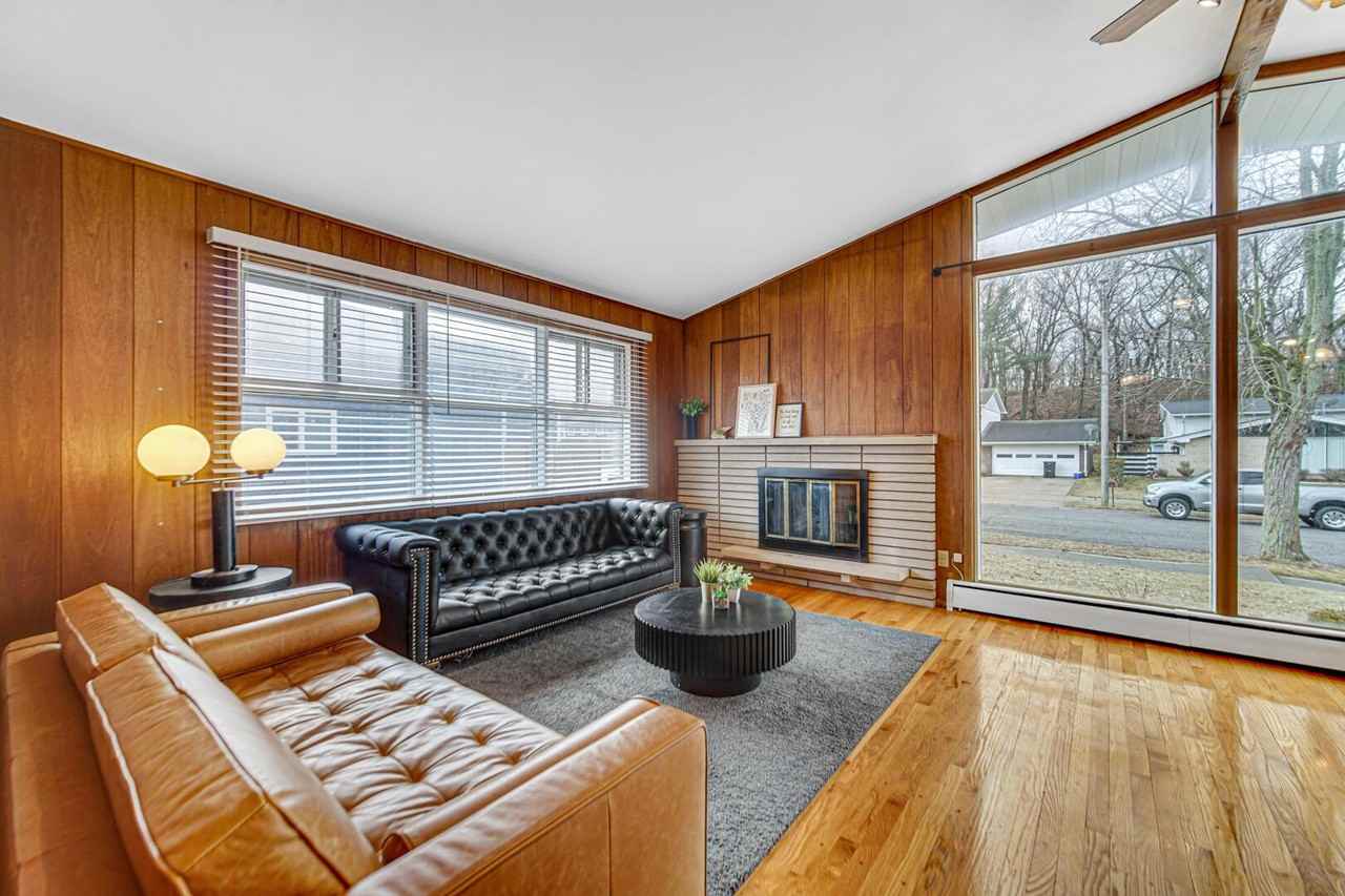 8234 Hickory Ave - Photo 7 of 32