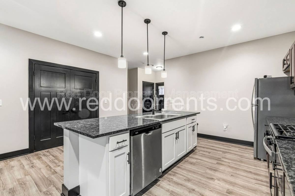 416 Eastern Ave - Photo 3 of 10