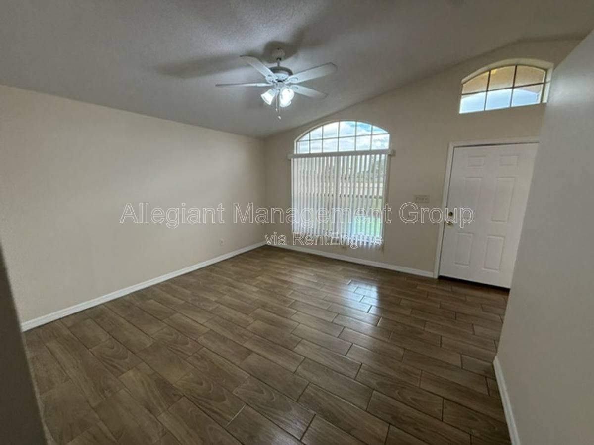 2362 Harbor Town Dr - Photo 3 of 10
