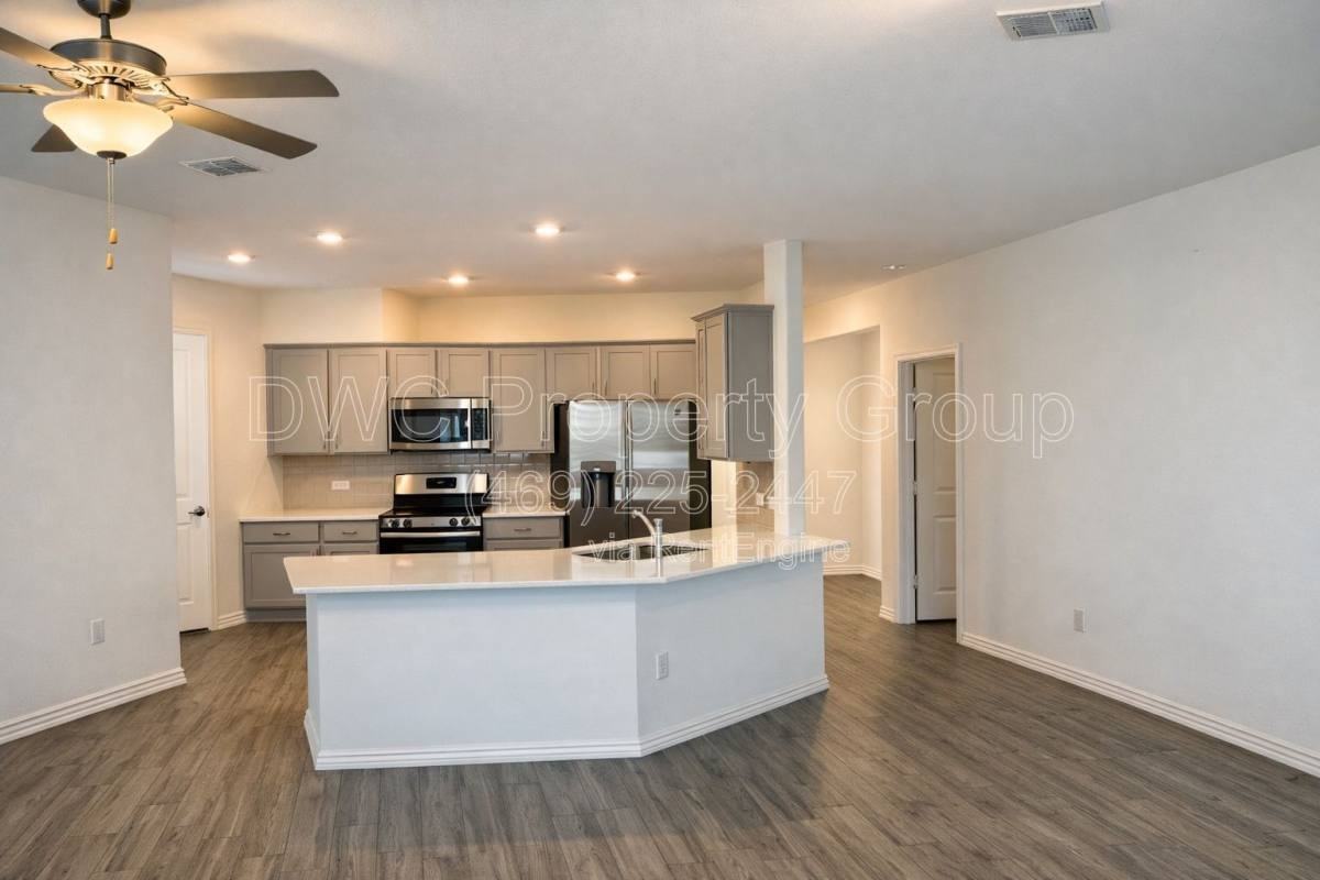 1208 Mesquite Ln - Photo 3 of 10