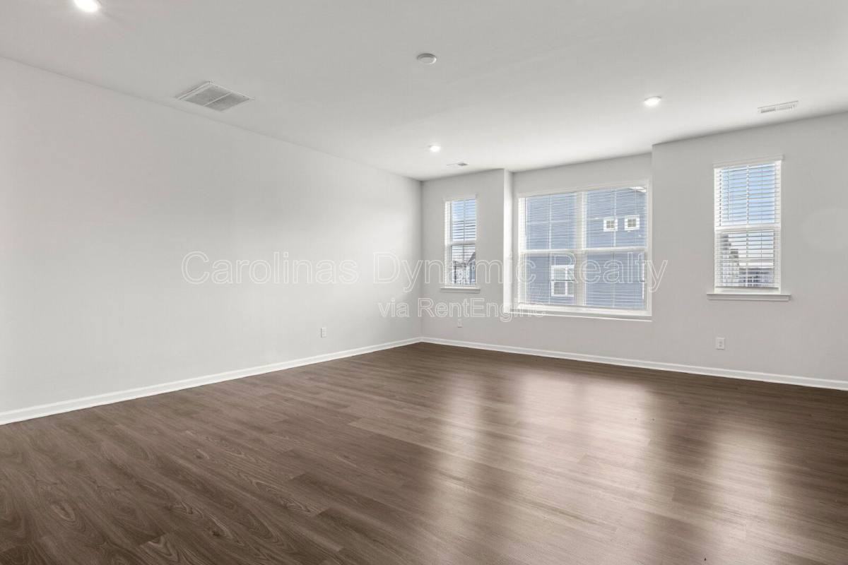6985 Waterstone Dr - Photo 6 of 10