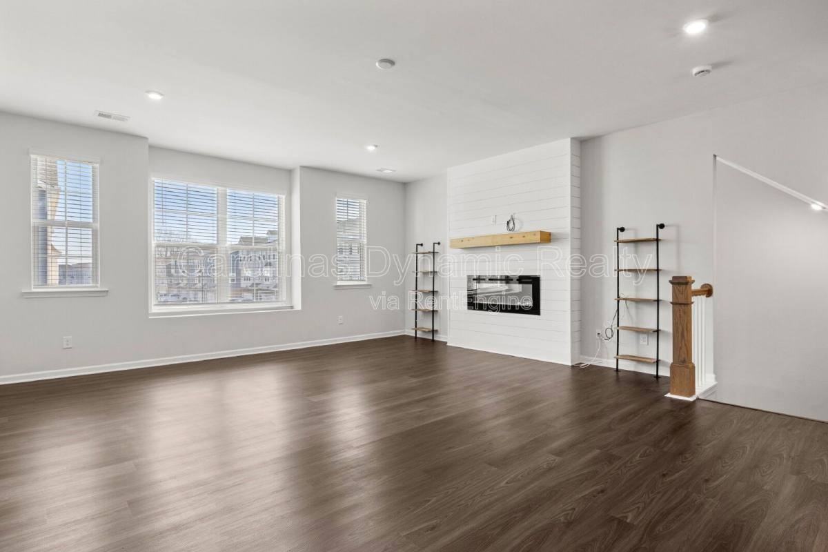 6985 Waterstone Dr - Photo 7 of 10