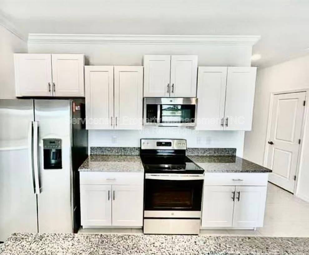 21822 Adriatic Ln - Photo 3 of 10