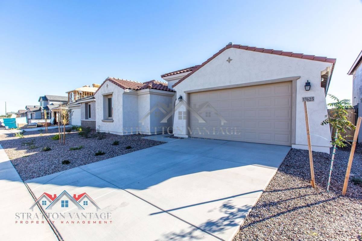 17625 W Pasadena Ave - Photo 2 of 10