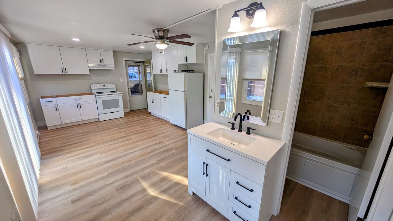 513 W Uintah St #2 - Photo 6 of 15