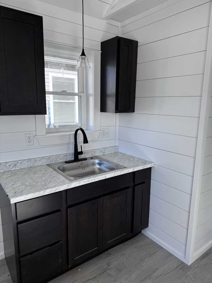 1337 Hammond St #9 - Photo 2 of 14