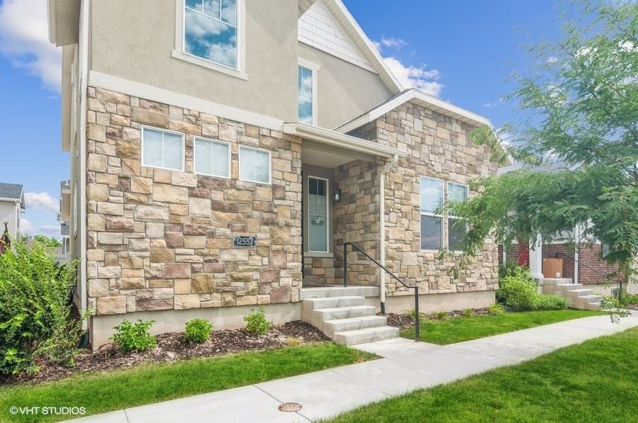 12557 S Kimber Ln - Photo 2 of 18