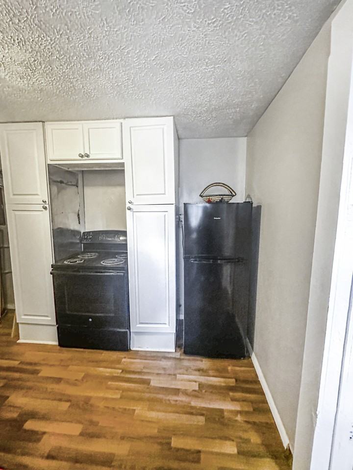 210 Thurston Ave #C - Photo 3 of 16