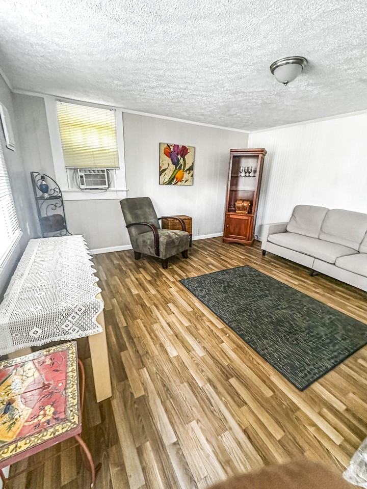 210 Thurston Ave #C - Photo 4 of 16