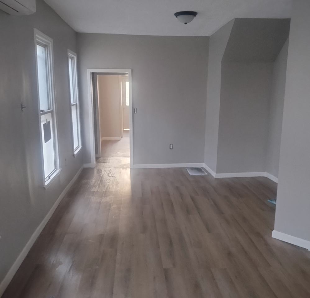 525 Baltimore St #2 - Photo 4 of 21