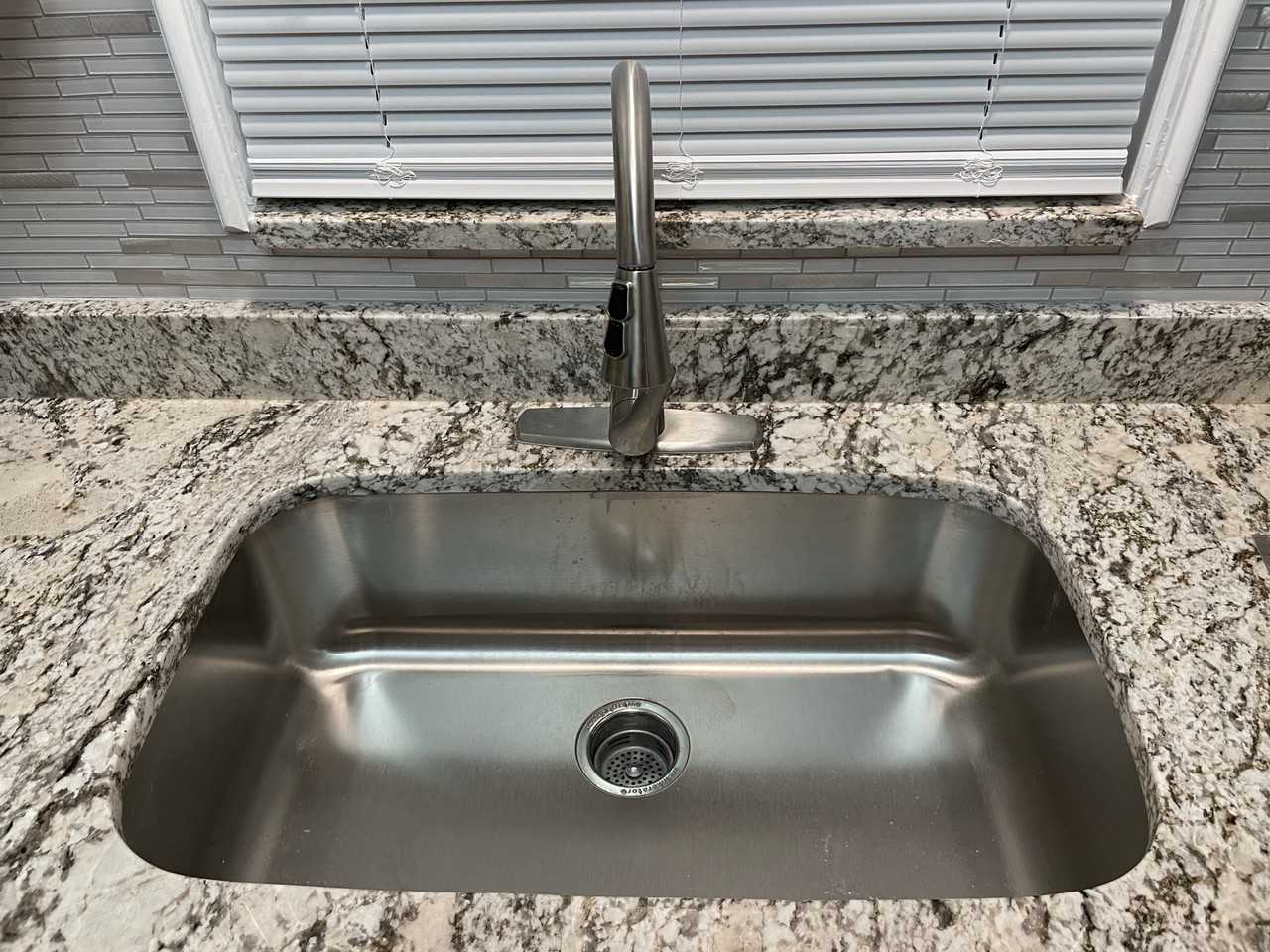 11037 Mayfield St - Photo 4 of 19