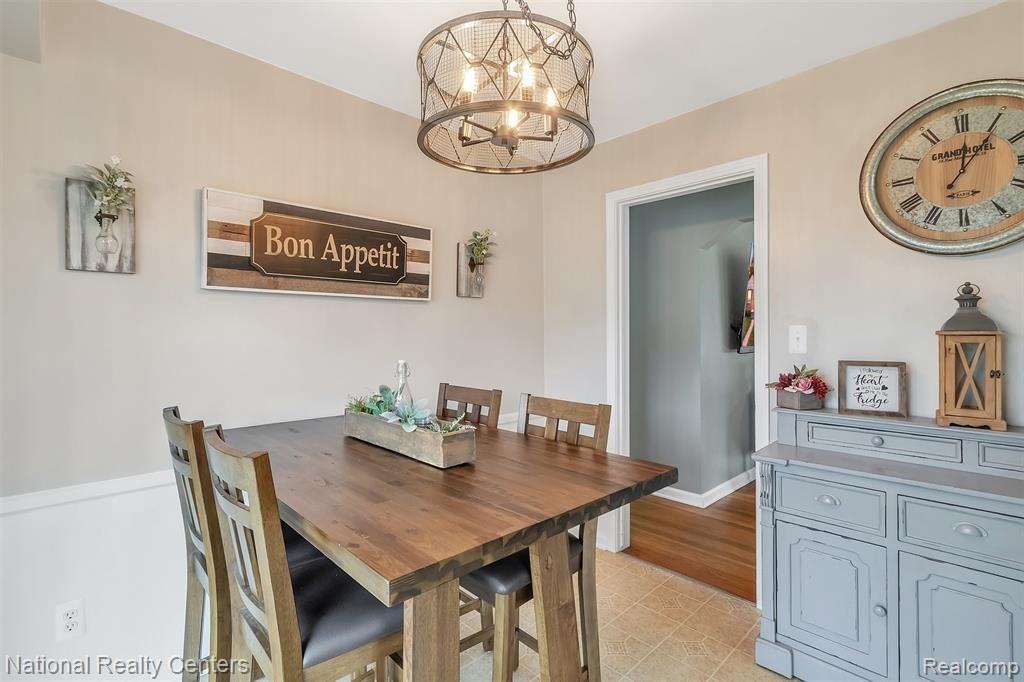 11037 Mayfield St - Photo 5 of 19