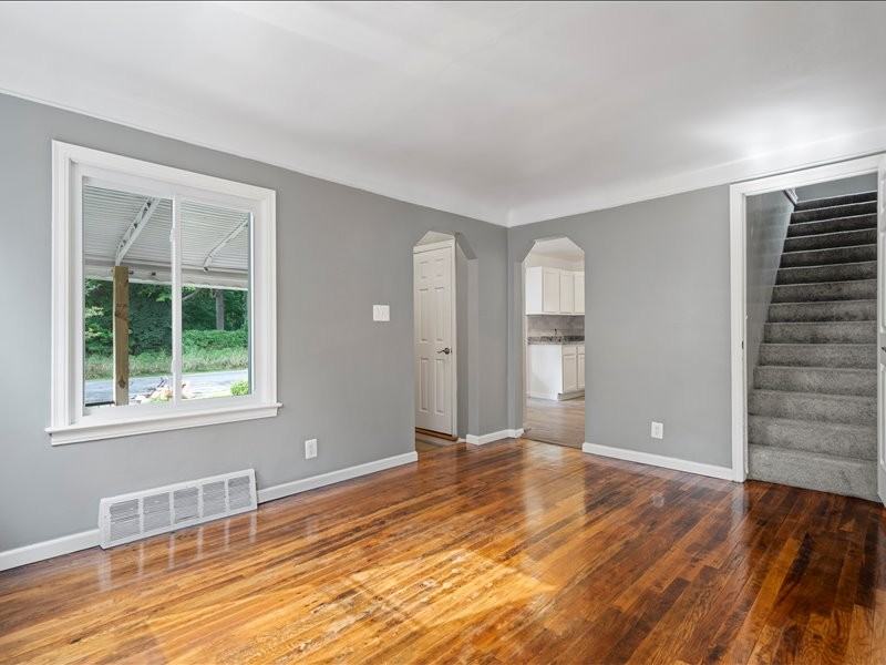 22534 W Chicago - Photo 5 of 25