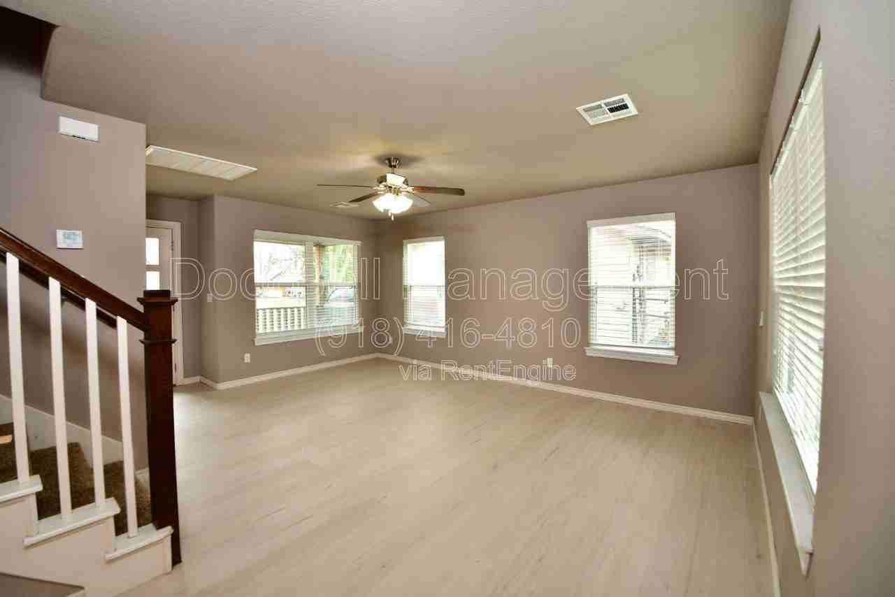 512 S Haynie St - Photo 2 of 11