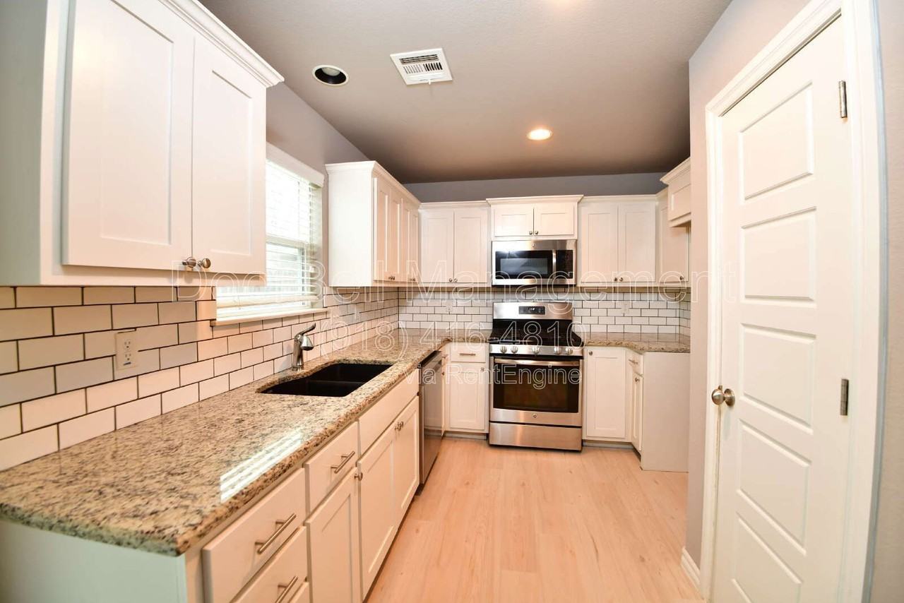 512 S Haynie St - Photo 4 of 11