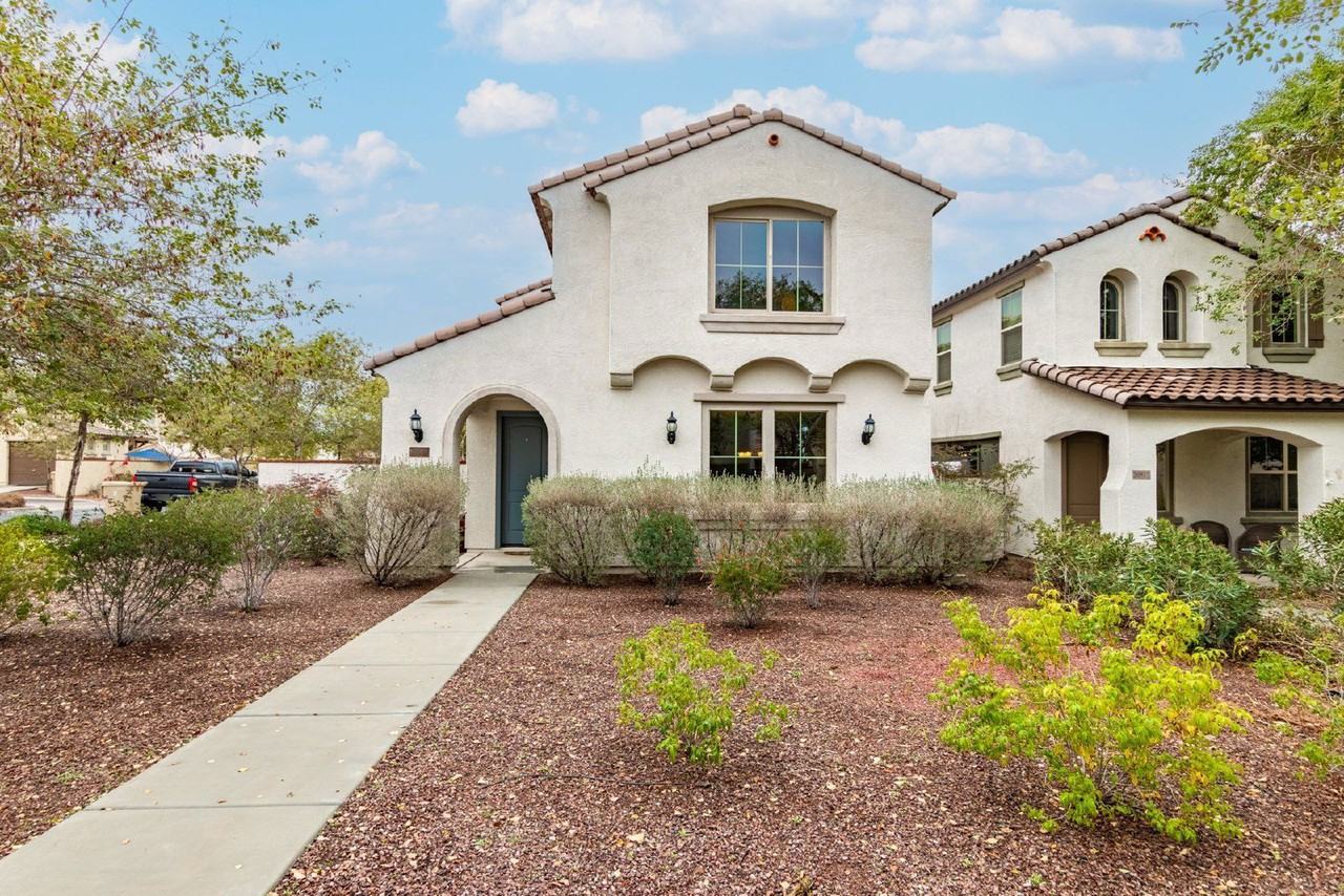 20515 W Maiden Ln - Photo 2 of 47