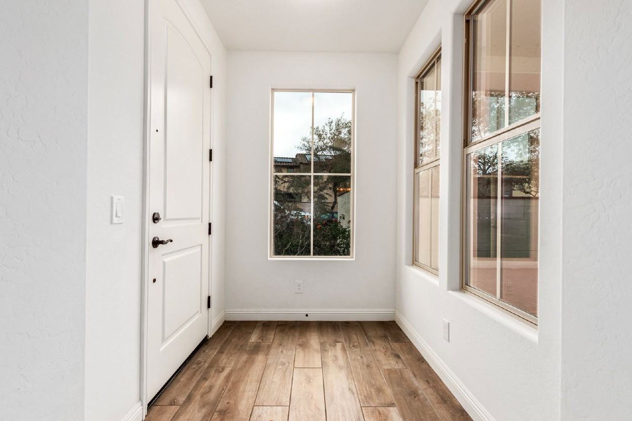 20515 W Maiden Ln - Photo 6 of 47