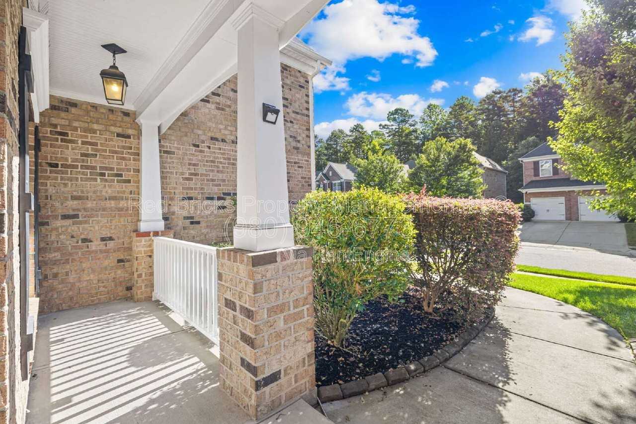 2808 Twinberry Ln - Photo 4 of 40