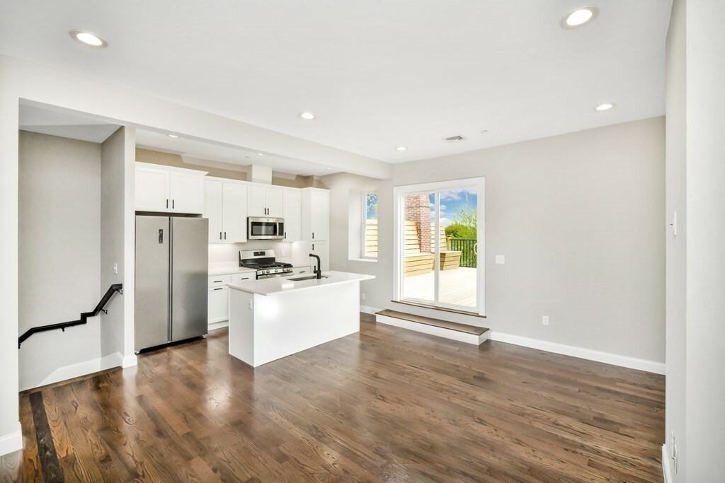 14 Rockland St #4 - Photo 3 of 13