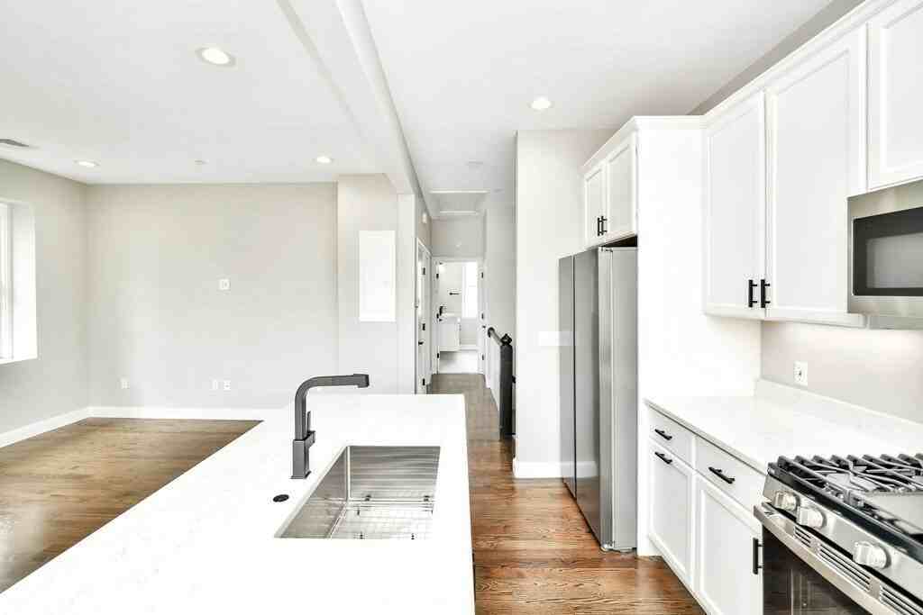 14 Rockland St #4 - Photo 5 of 13