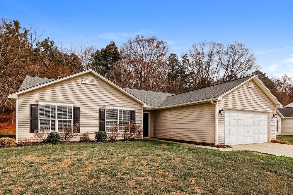 2082 Chapel Creek Rd - Photo 3 of 16