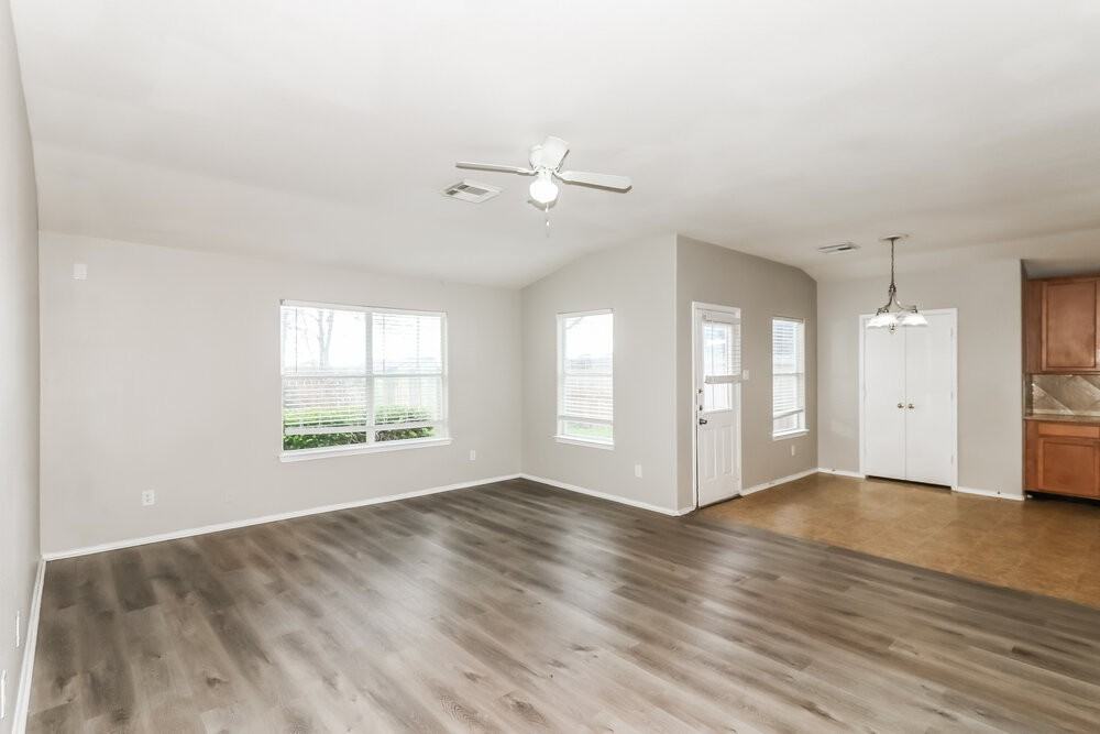 214 Kestrel Ln - Photo 3 of 16