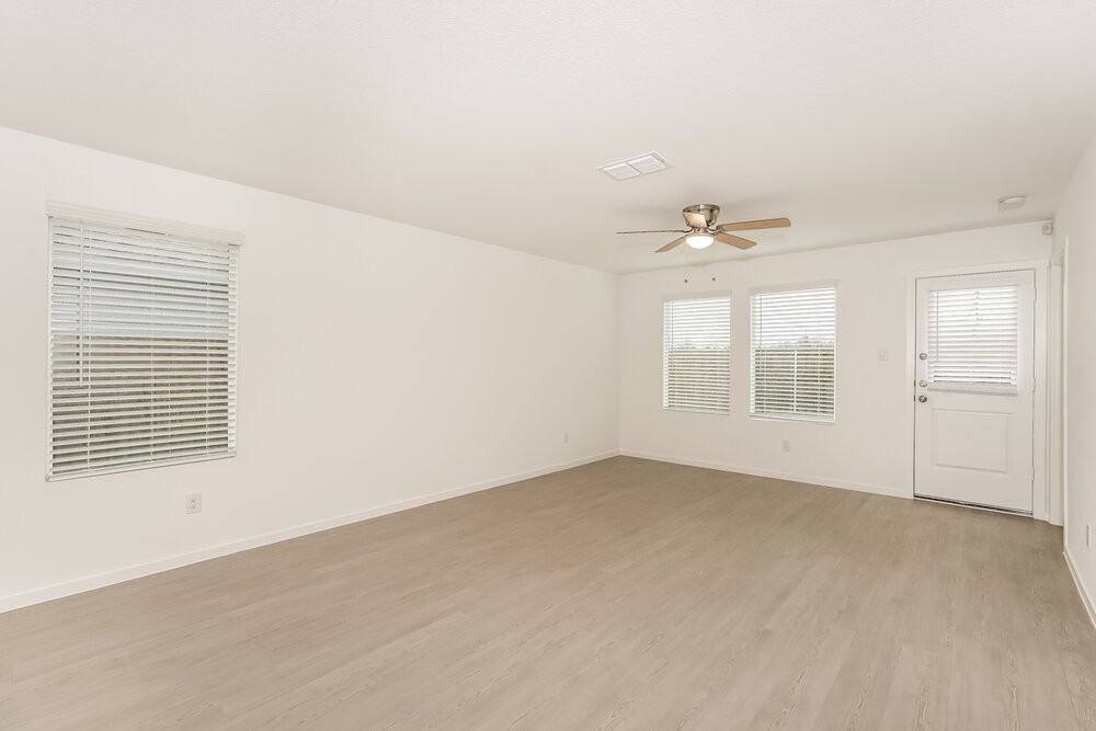 201 Sycamore Pl - Photo 3 of 16