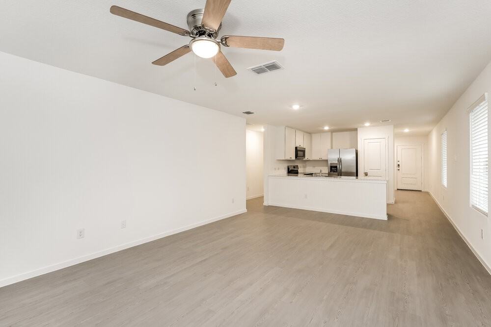 201 Sycamore Pl - Photo 4 of 16