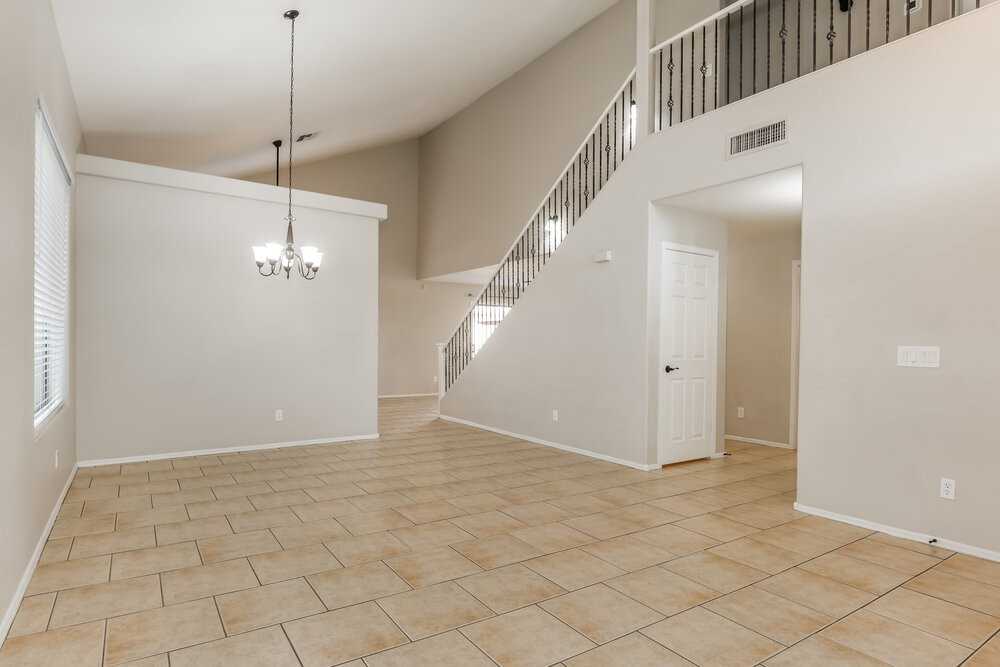 8216 W Globe Ave - Photo 4 of 17