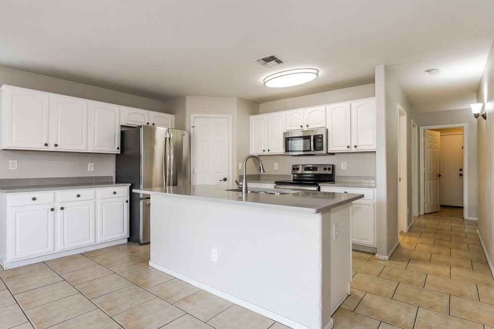 8216 W Globe Ave - Photo 5 of 17