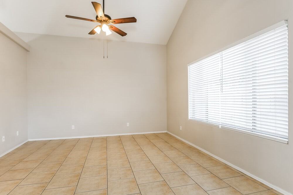8216 W Globe Ave - Photo 7 of 17