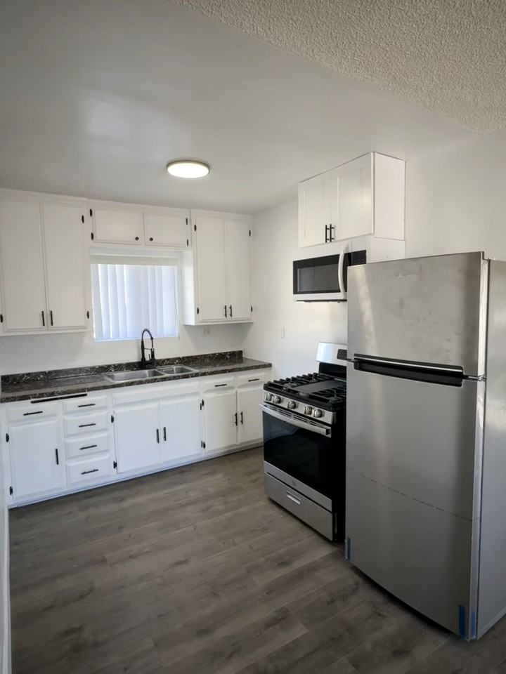 5039 Alhambra Ave - Photo 4 of 6