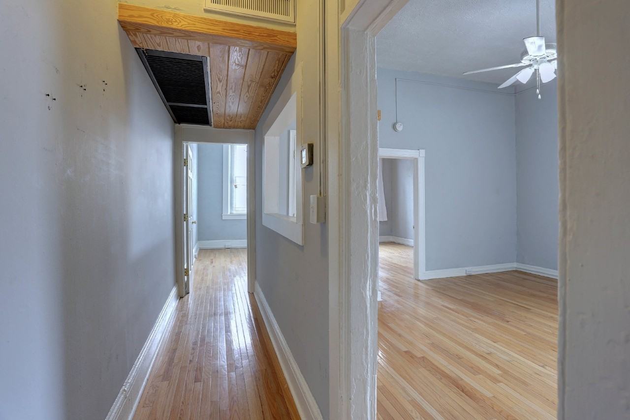 632 S Broadway Apt 200 - Photo 3 of 14