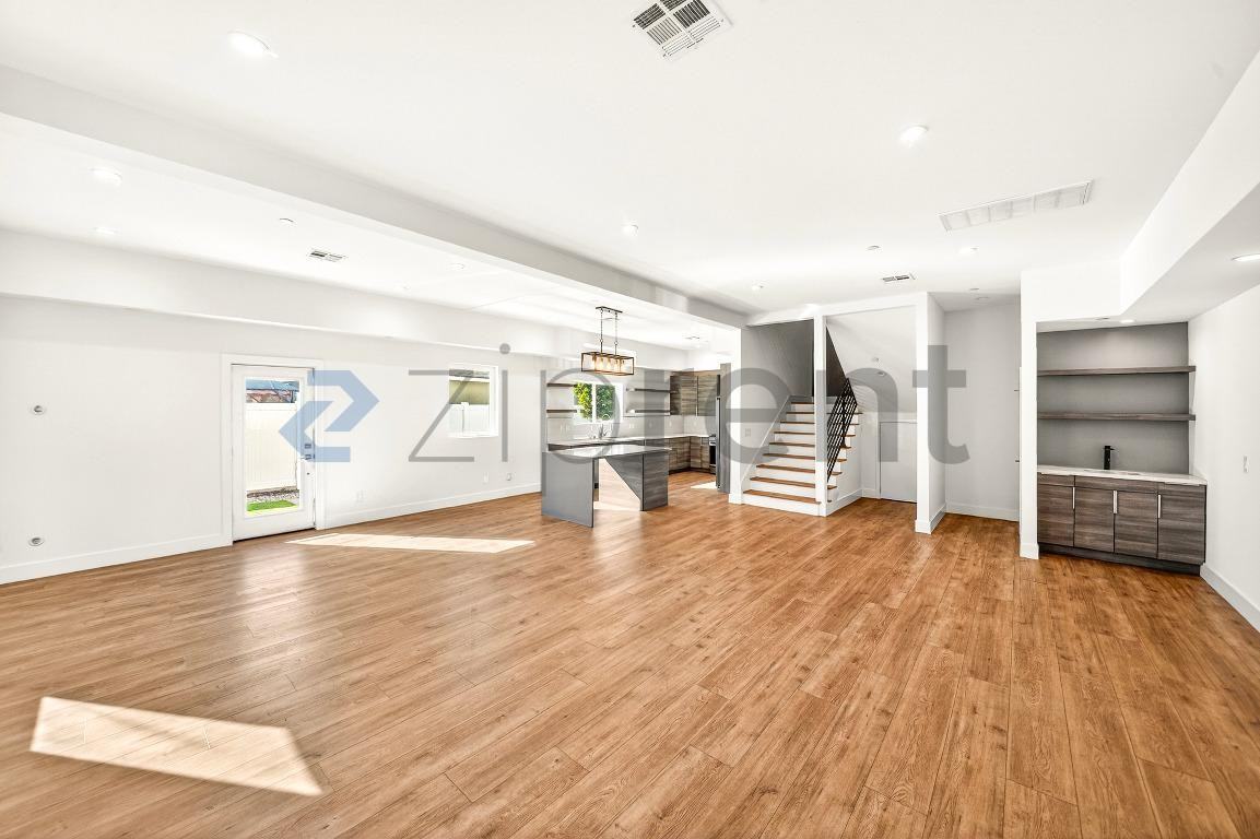 5641 1/2 Riverton Ave #1-2 - Photo 4 of 31