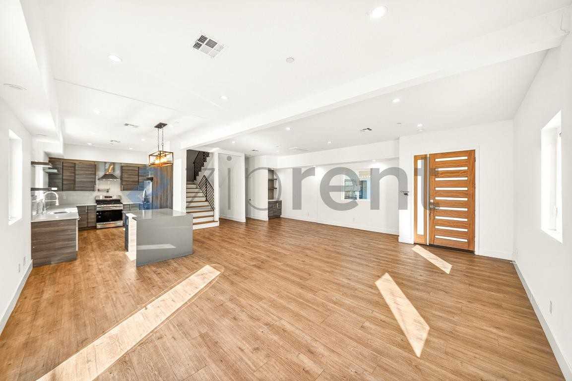 5641 1/2 Riverton Ave #1-2 - Photo 5 of 31