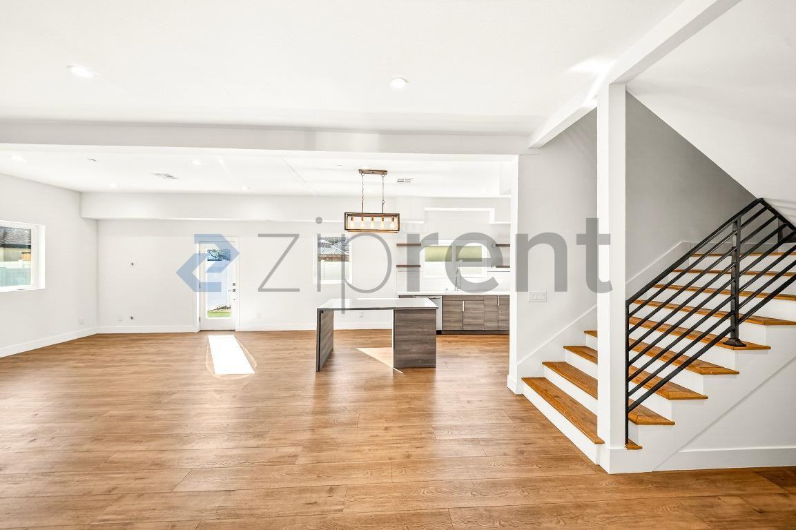 5641 1/2 Riverton Ave #1-2 - Photo 7 of 31