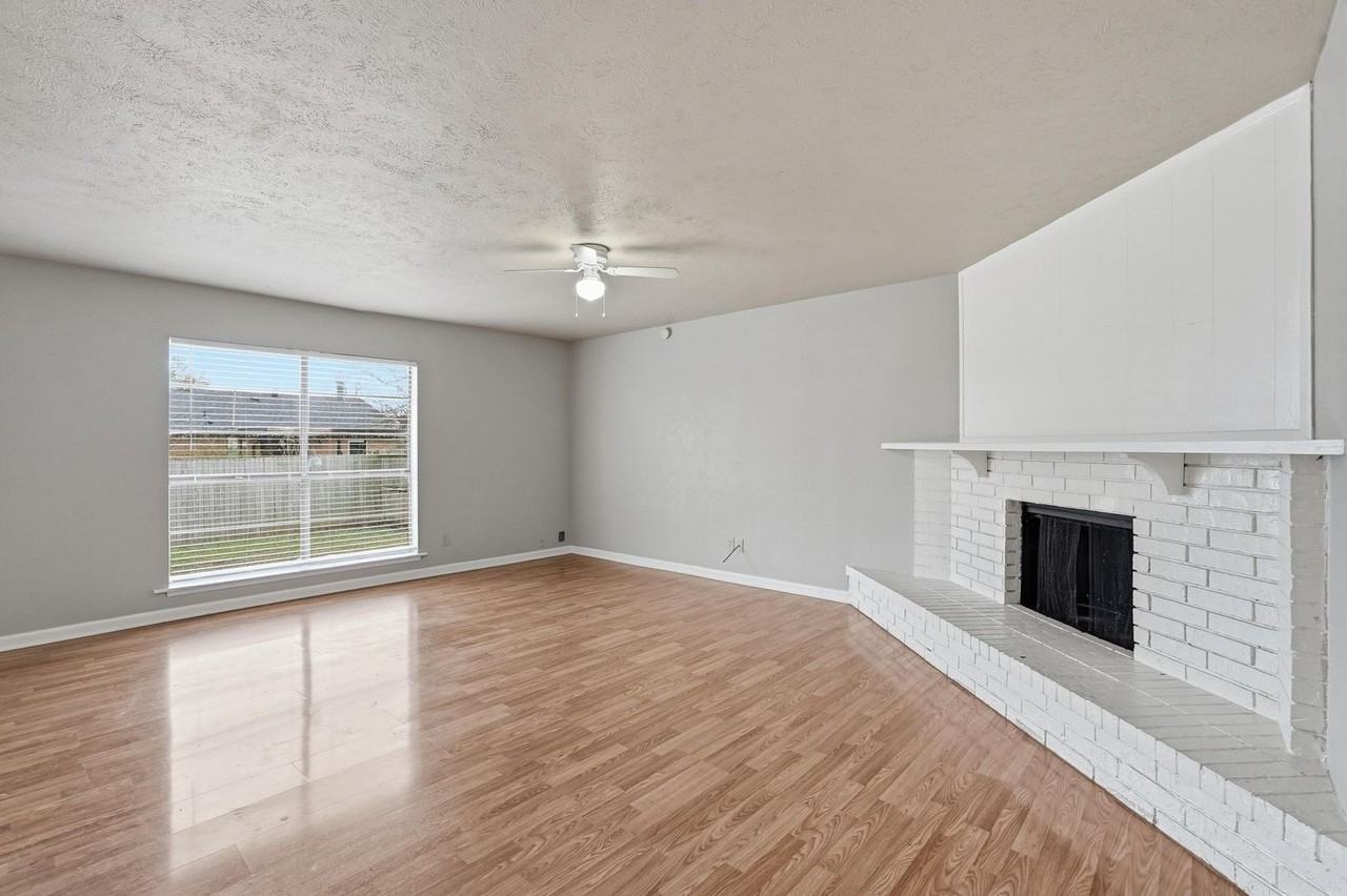 738 Meadow Mead Dr - Photo 2 of 19