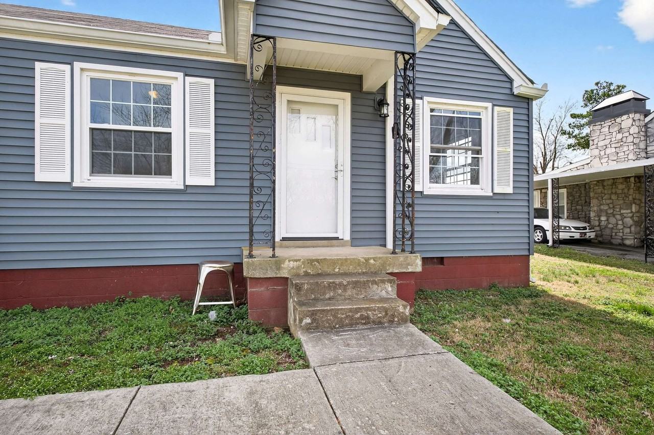 2233 Weona Dr - Photo 2 of 31