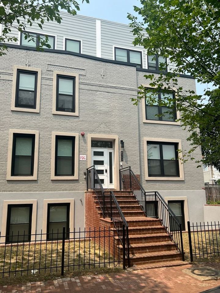 1620 Constitution Ave Ne - Photo 2 of 20