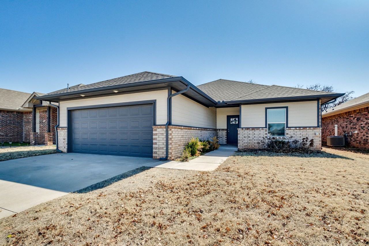 2224 Fallview Dr - Photo 2 of 33