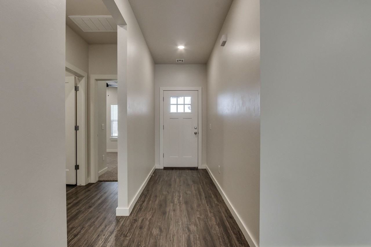 2224 Fallview Dr - Photo 4 of 33