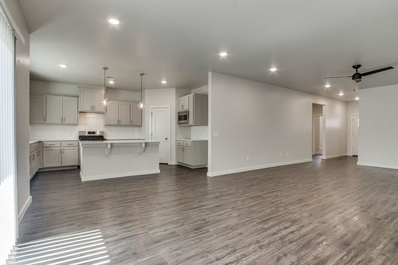 2224 Fallview Dr - Photo 5 of 33