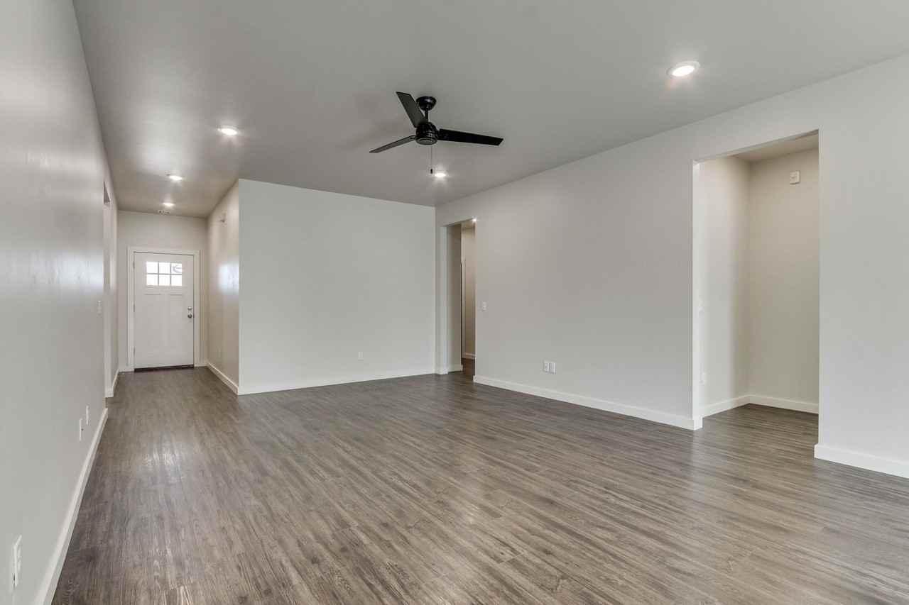 2224 Fallview Dr - Photo 6 of 33