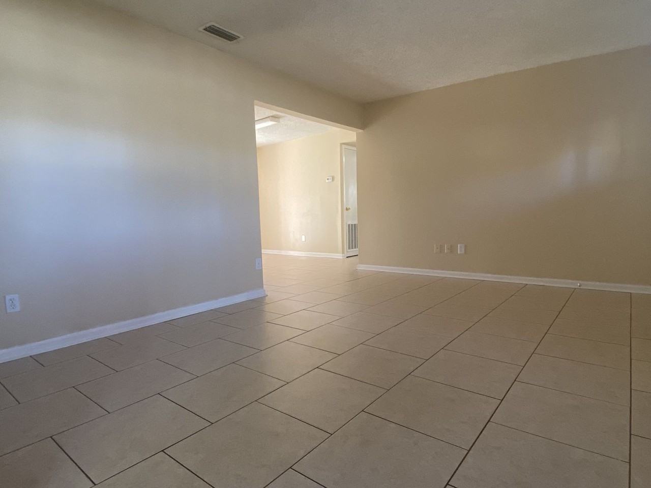 11938 Inland Dr - Photo 3 of 14