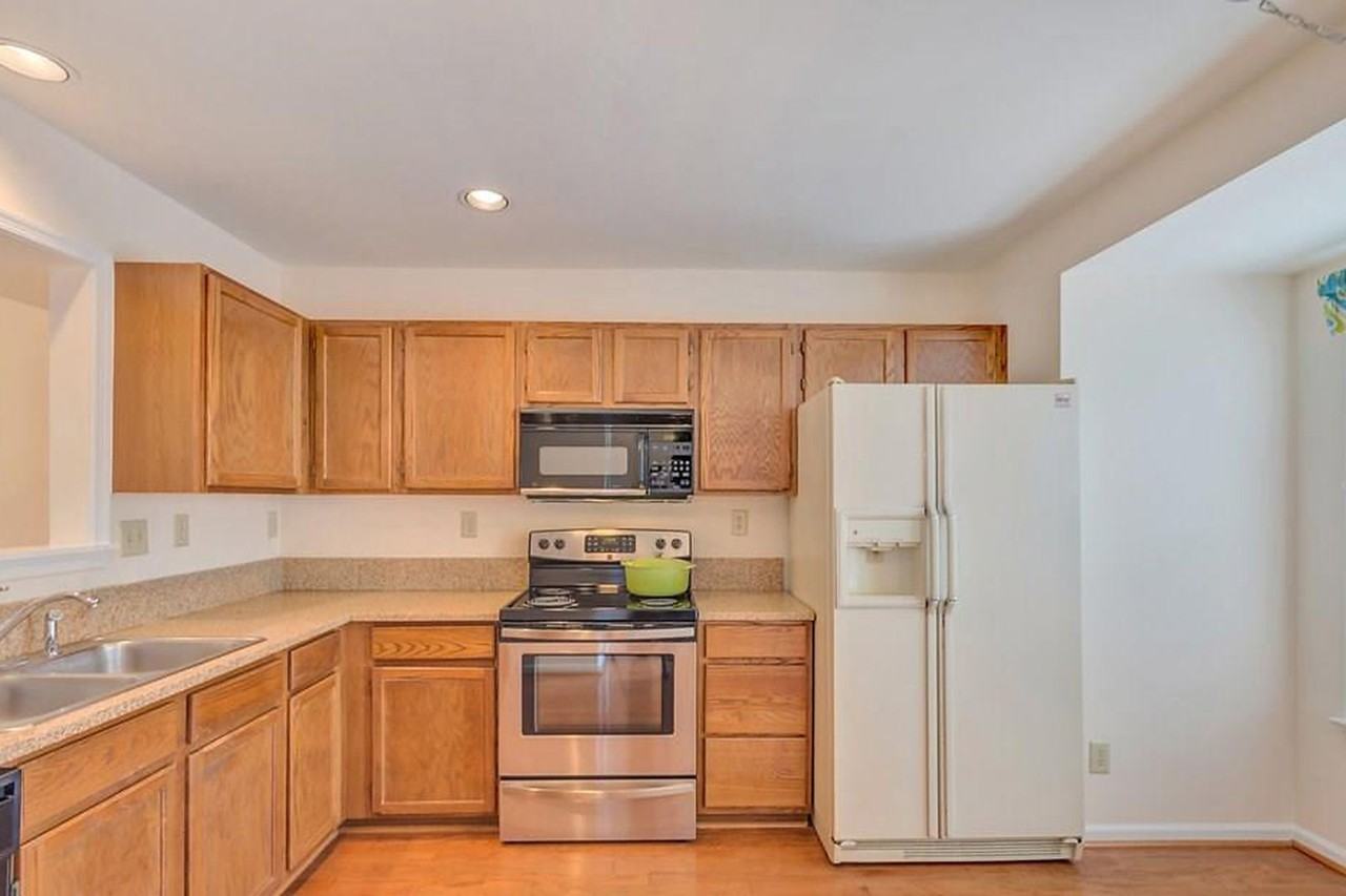 1355 Wimbledon Way - Photo 4 of 20