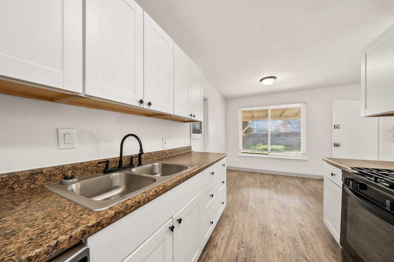 5733 San Vincente Way - Photo 2 of 11