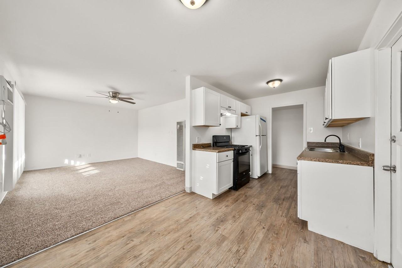 5733 San Vincente Way - Photo 3 of 11