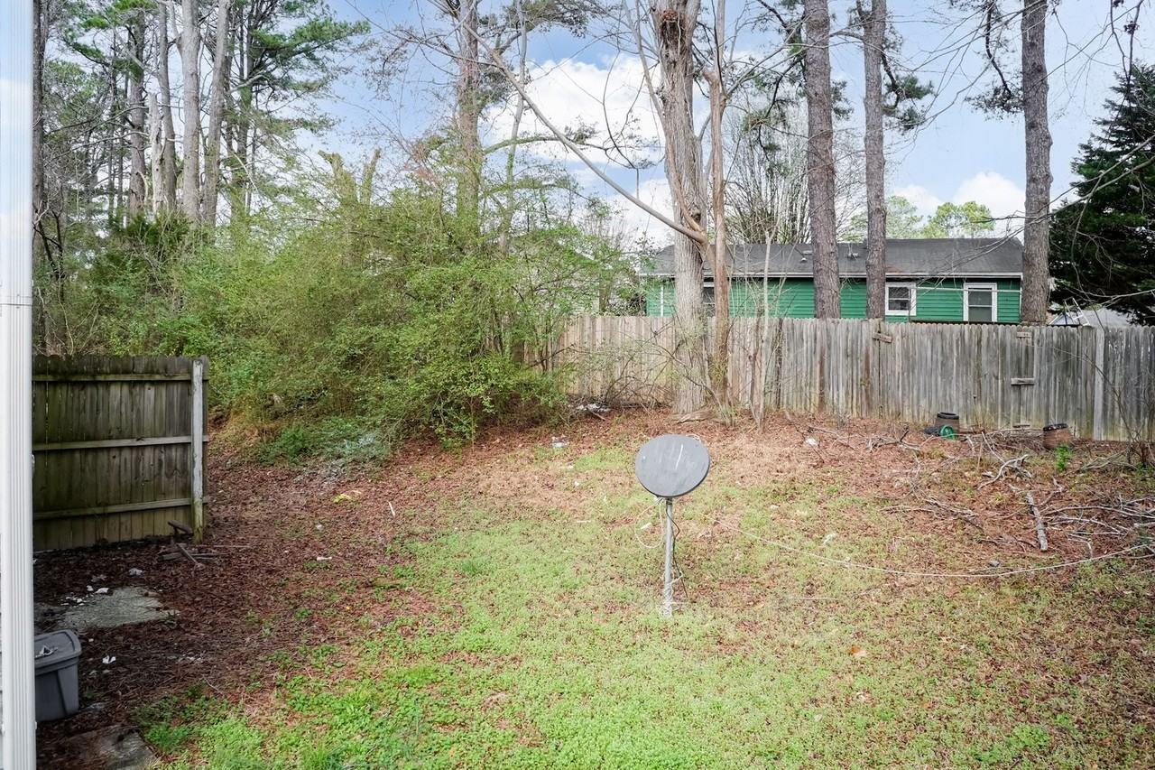 1807 Fox Hollow Dr - Photo 5 of 23